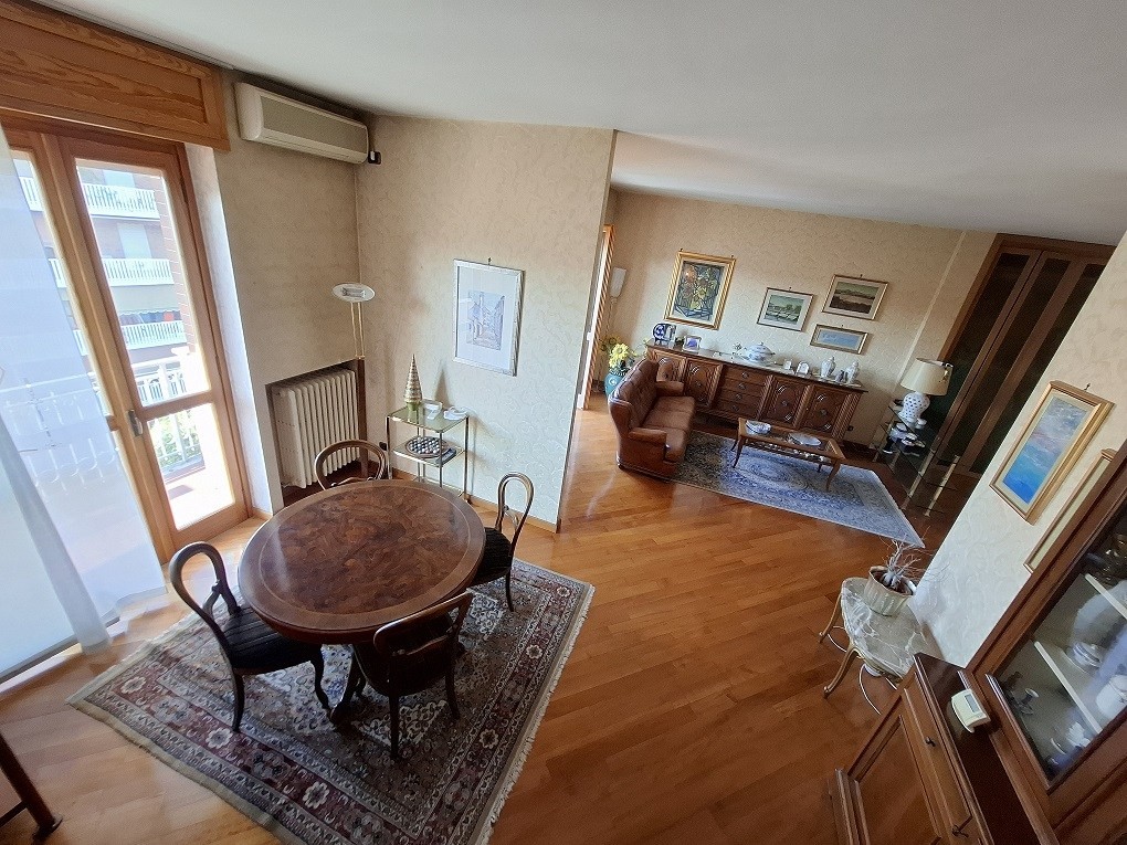 Elegante Duplex nel Cuore del Quartiere Nord di Asti